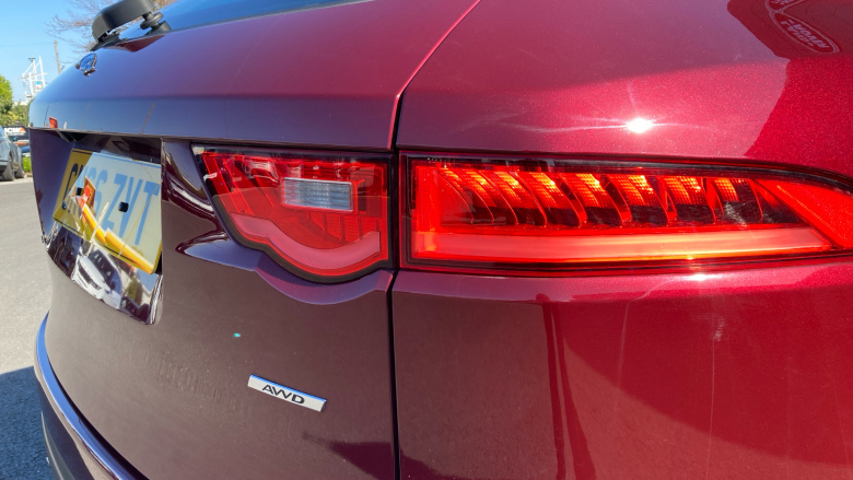 Jaguar F-Pace 2.0d Portfolio 5dr Auto AWD Diesel Estate